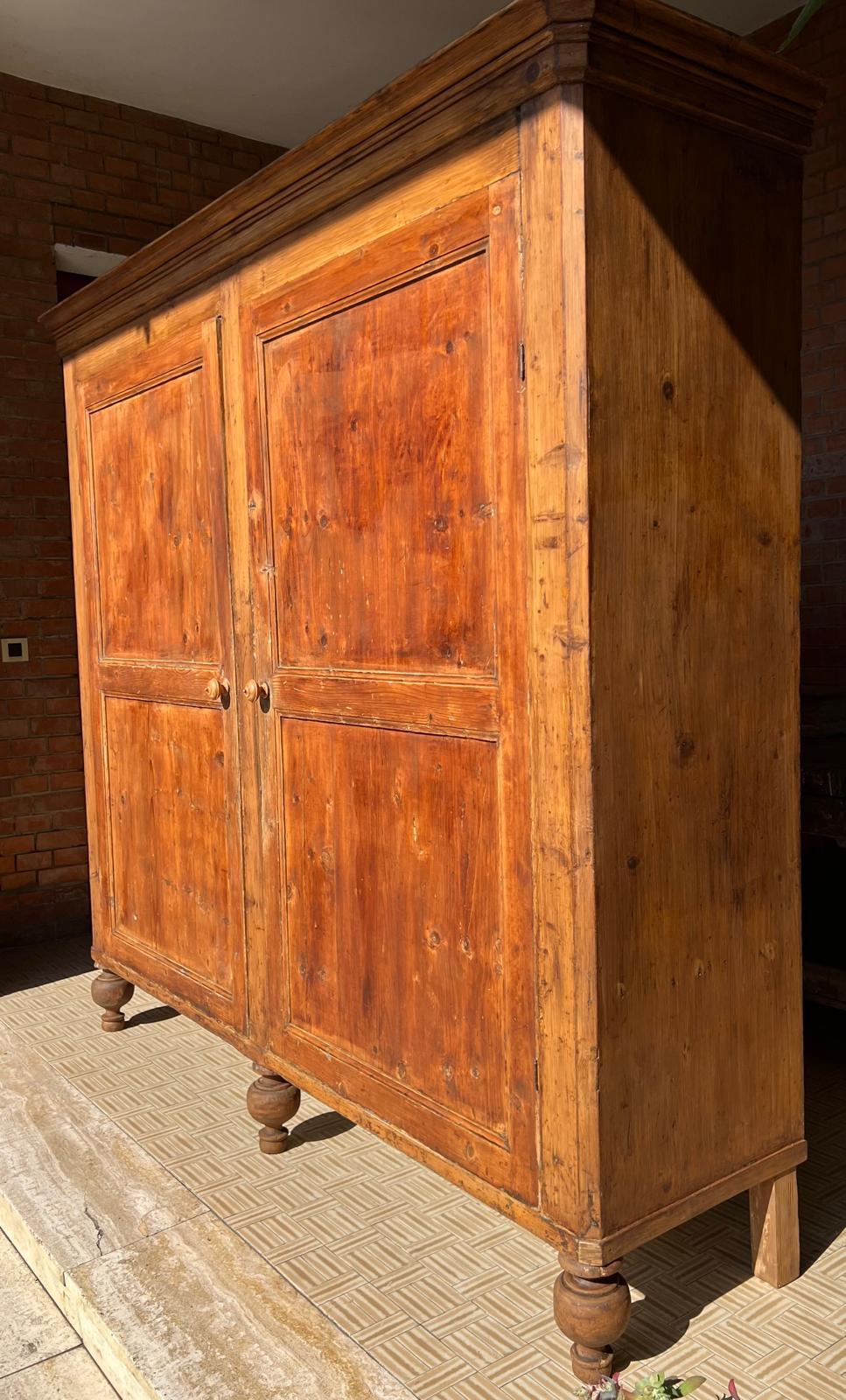 Antico Grande stipone /dispensa credenza epoca XIX abete , rustica naturale. Mis cm 200 x 50 . h 195 - immagine 13