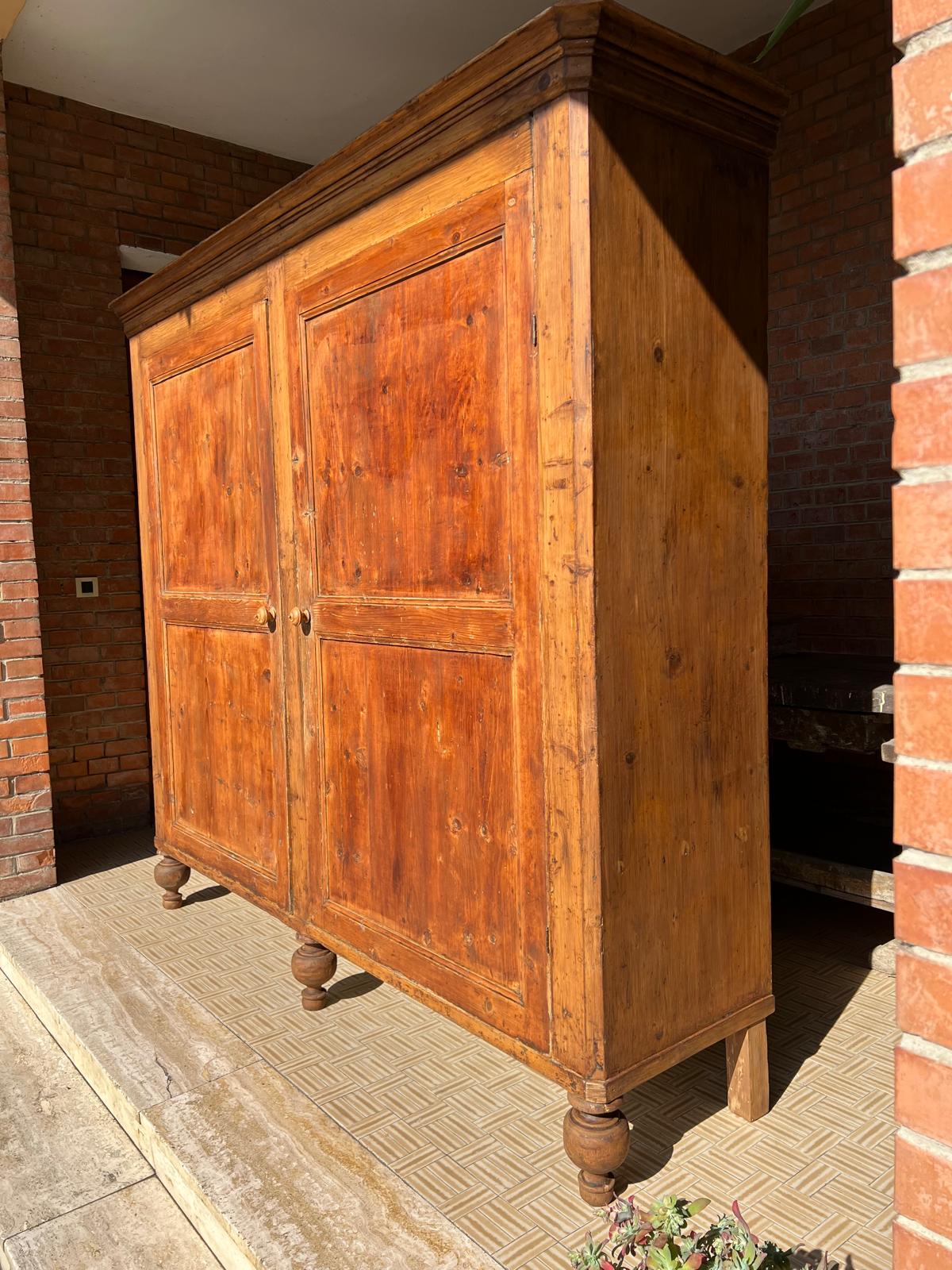Antico Grande stipone /dispensa credenza epoca XIX abete , rustica naturale. Mis cm 200 x 50 . h 195 - immagine 2
