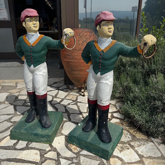 Antica coppia di sculture made in Usa in ghisa da giardino -Fantini con anello per Cavalli . Mis Altezza cm 125 Larghezza cm 70 - immagine 3