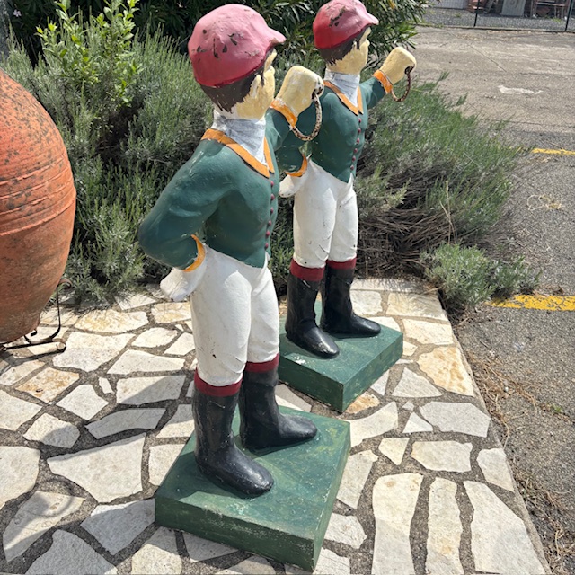 Antica coppia di sculture made in Usa in ghisa da giardino -Fantini con anello per Cavalli . Mis Altezza cm 125 Larghezza cm 70 - immagine 7