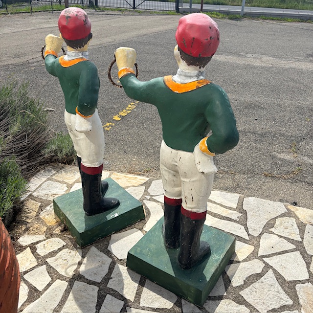 Antica coppia di sculture made in Usa in ghisa da giardino -Fantini con anello per Cavalli . Mis Altezza cm 125 Larghezza cm 70 - immagine 8