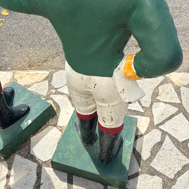 Antica coppia di sculture made in Usa in ghisa da giardino -Fantini con anello per Cavalli . Mis Altezza cm 125 Larghezza cm 70 - immagine 10