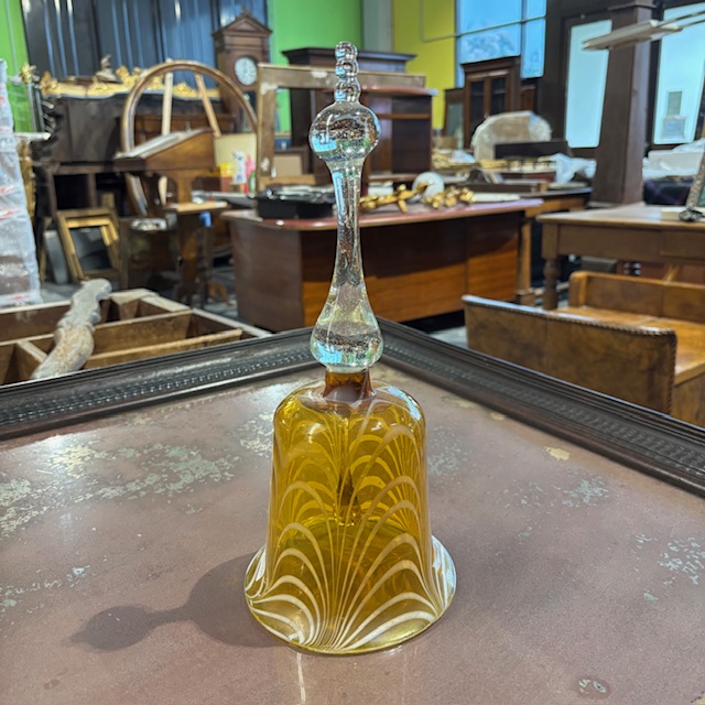 Antica Grande campana in vetro epoca XIX sec Giallo e bianco . Mis h cm 35 diametro cm 15 - immagine 5