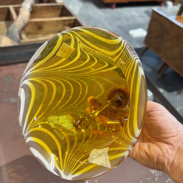 Antica Grande campana in vetro epoca XIX sec Giallo e bianco . Mis h cm 35 diametro cm 15 - immagine 8