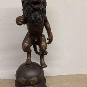 Alternative view of Antica scultura in bronzo, leone, '900, 82x30cm