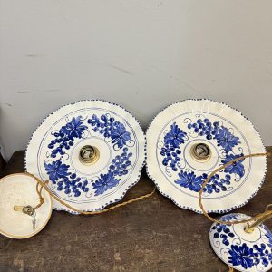 Coppia di lampadari in ceramica dipinti a mano XX sec, 30x7cm