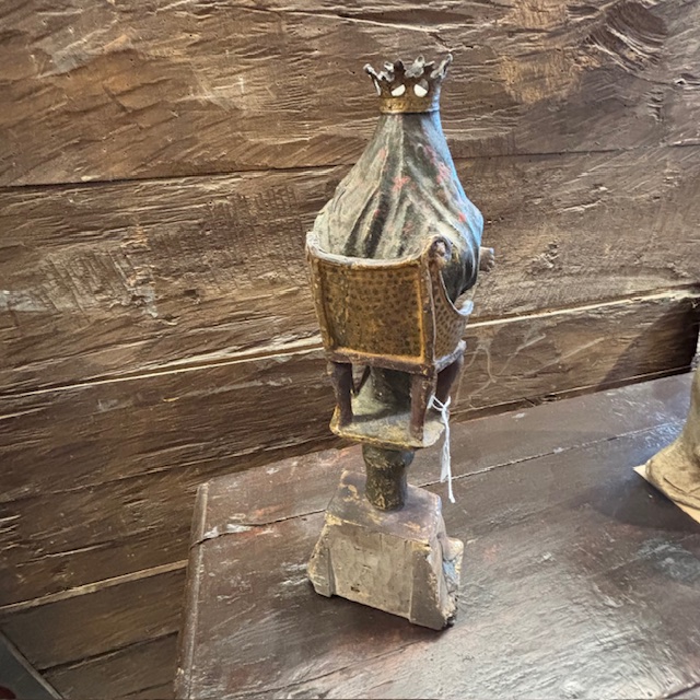 Antica scultura della Madonna su trono . dipinta policroma epoca XVII sec h 35 - immagine 9