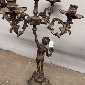 Alternative view of Coppia di candelabri/candelieri bronzo '900 a cinque fiamme con putti, 52x42cm