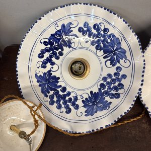 Alternative view of Coppia di lampadari in ceramica dipinti a mano XX sec, 30x7cm
