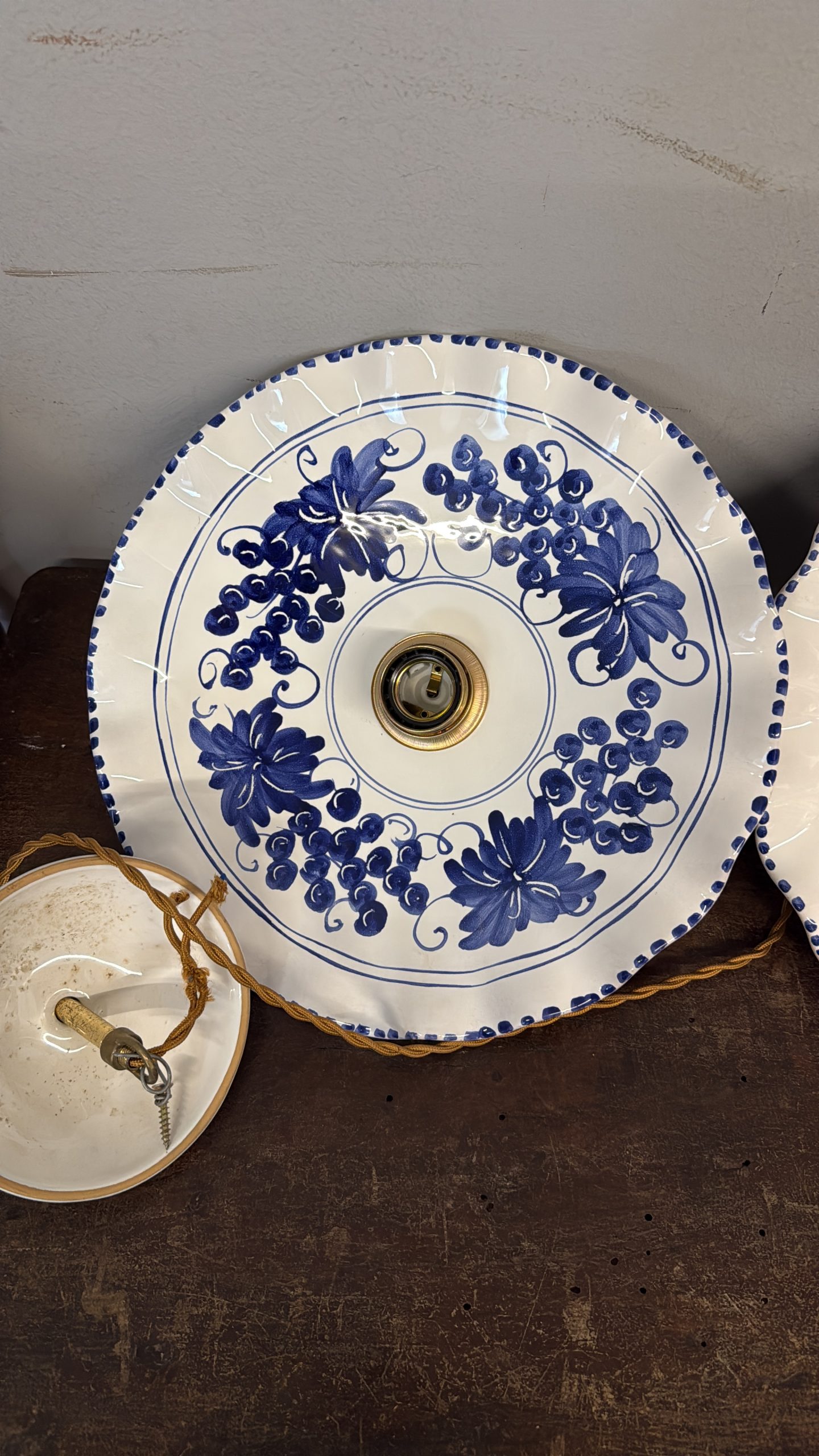 Coppia di lampadari in ceramica dipinti a mano XX sec, 30x7cm - immagine 2