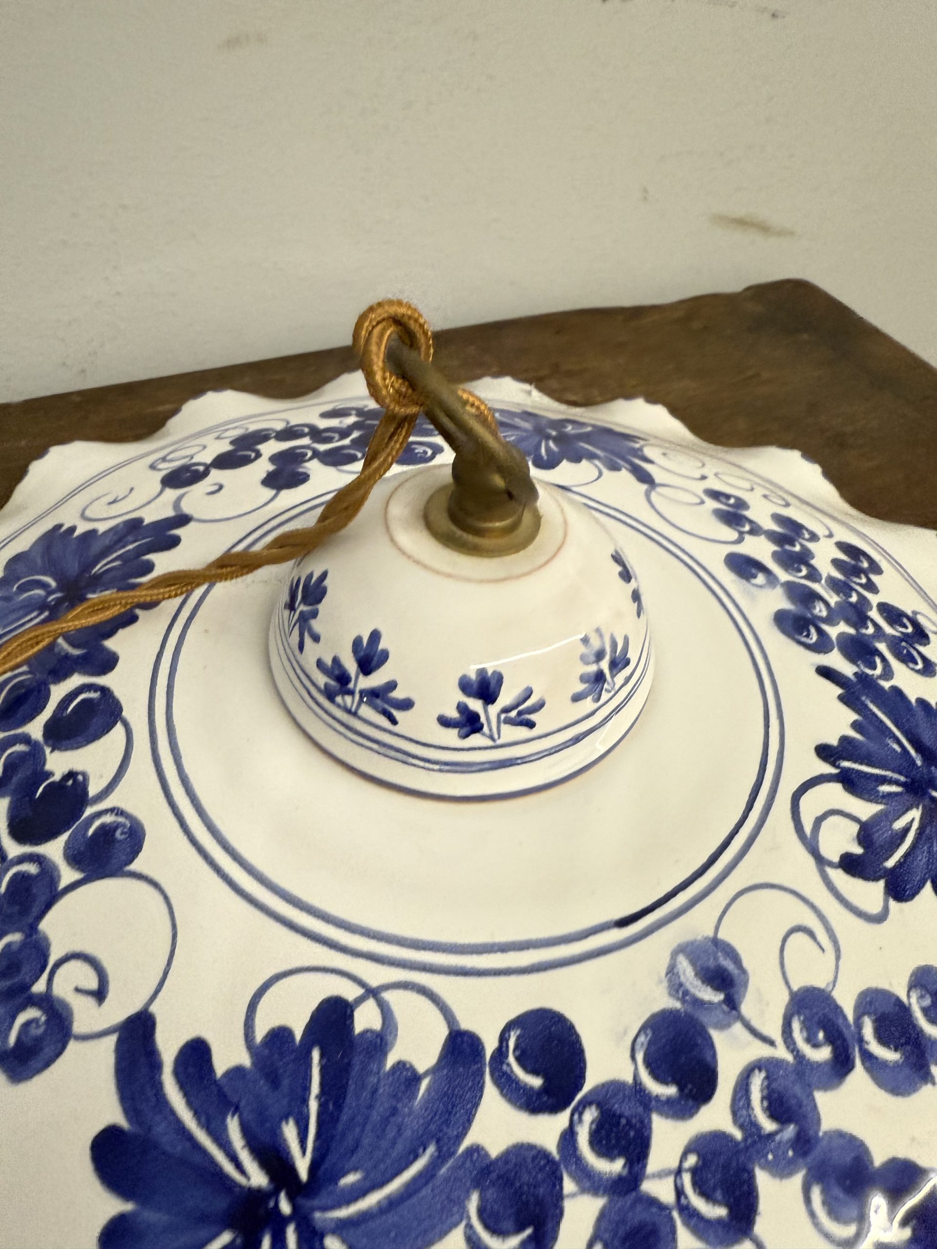 Coppia di lampadari in ceramica dipinti a mano XX sec, 30x7cm - immagine 4