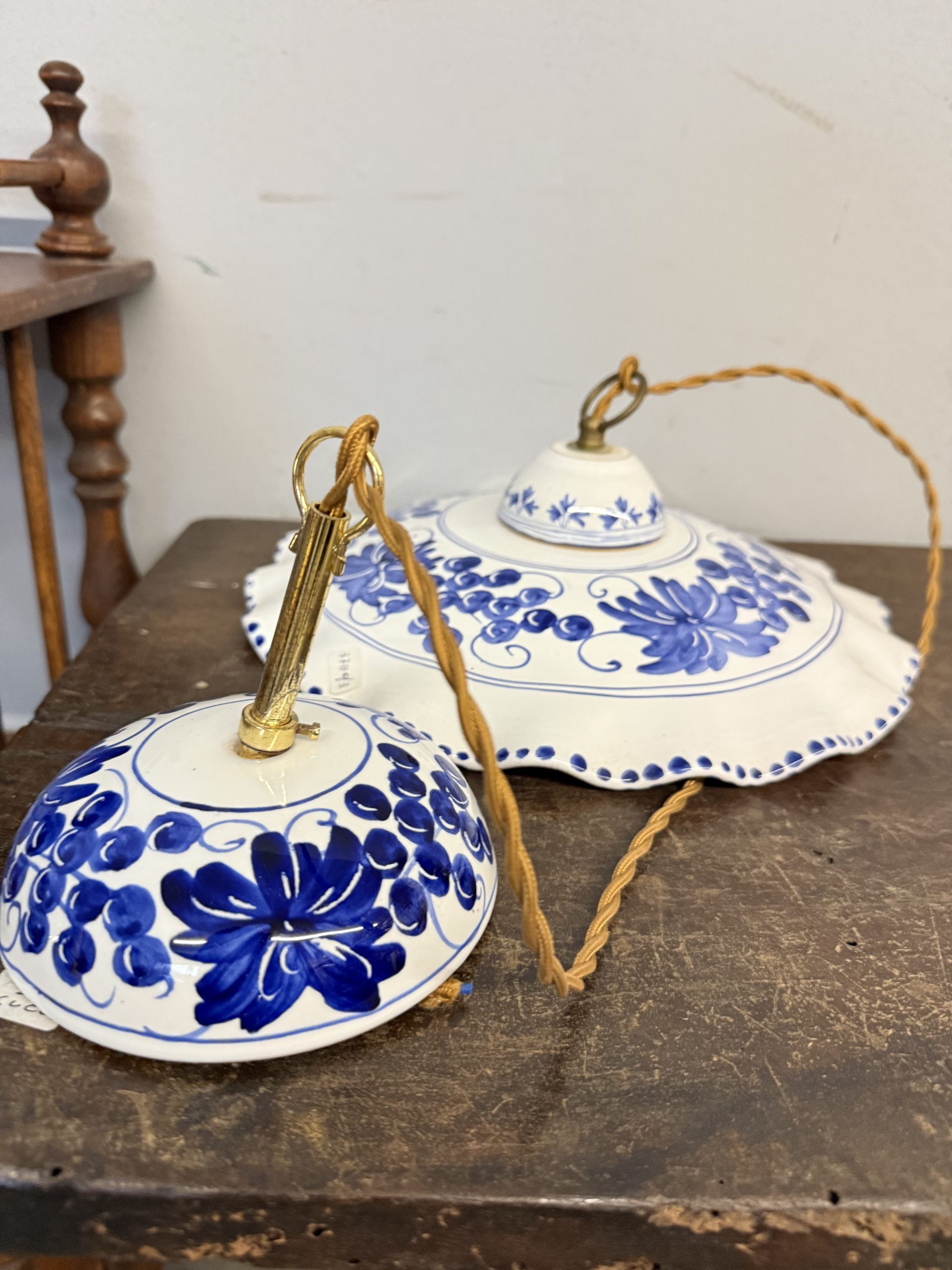 Coppia di lampadari in ceramica dipinti a mano XX sec, 30x7cm - immagine 6