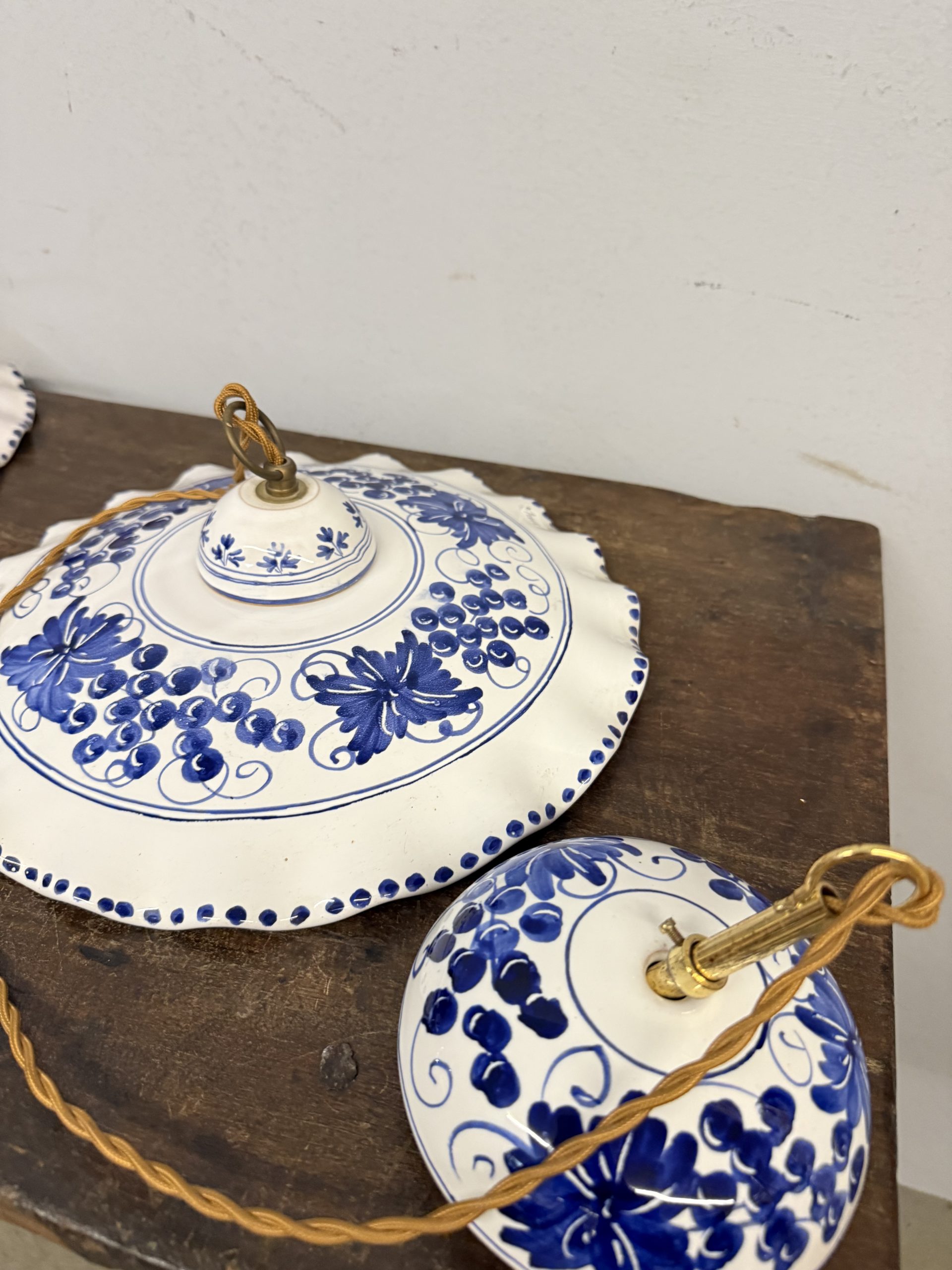 Coppia di lampadari in ceramica dipinti a mano XX sec, 30x7cm - immagine 8