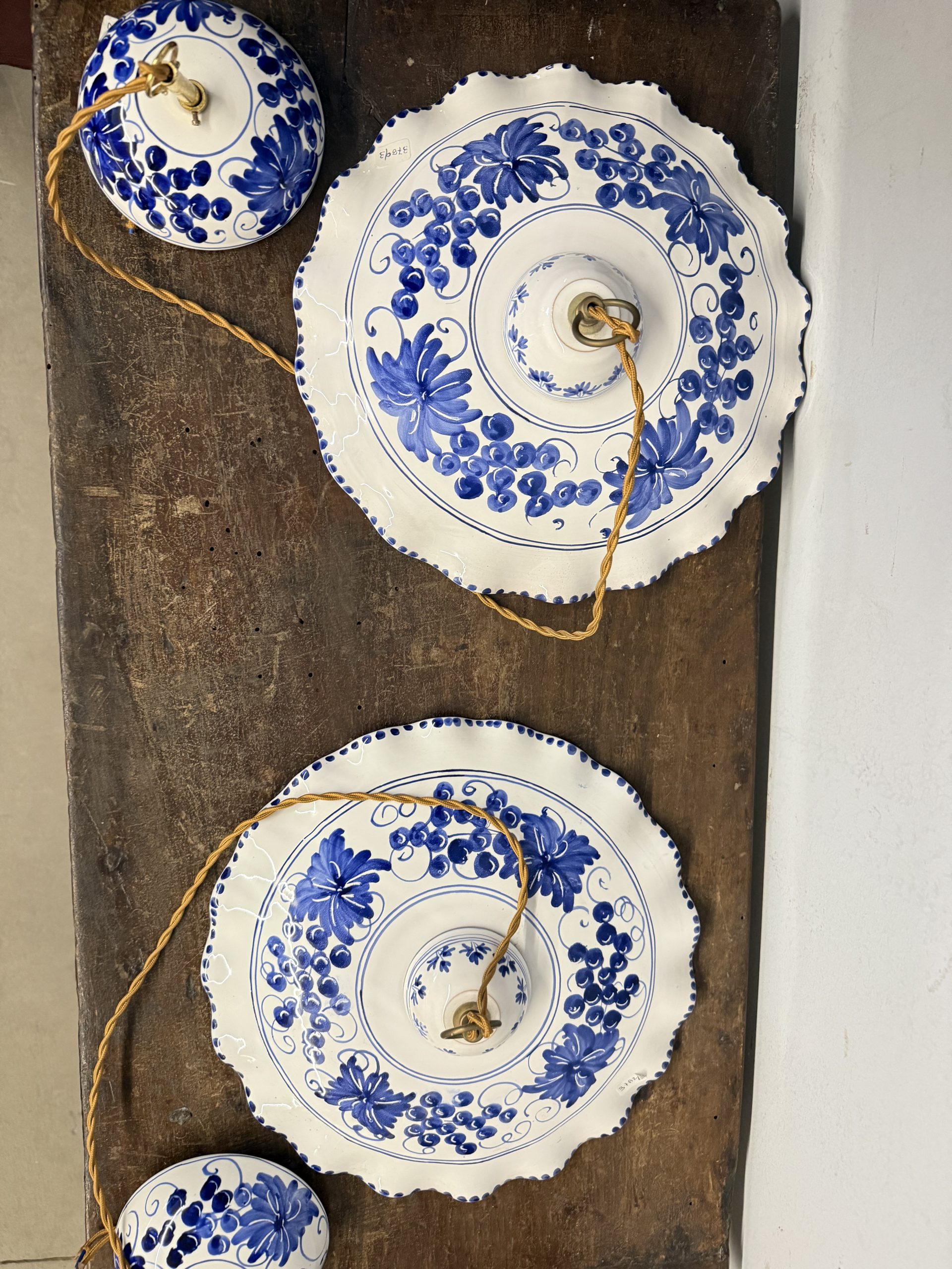 Coppia di lampadari in ceramica dipinti a mano XX sec, 30x7cm - immagine 11