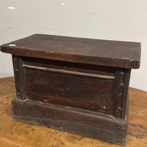 Antico piccolo baule portagioie in castagno, '900, 30x45x25cm