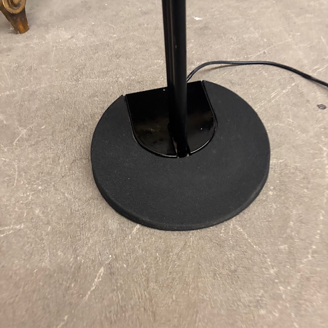Lampada da terra Mod Otello di Bruno Gecchelin per Oluce anni 80 colore nero. Piantana design . H 190 - immagine 2