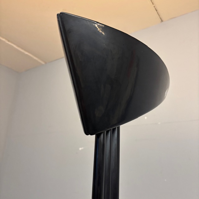 Lampada da terra Mod Otello di Bruno Gecchelin per Oluce anni 80 colore nero. Piantana design . H 190 - immagine 3