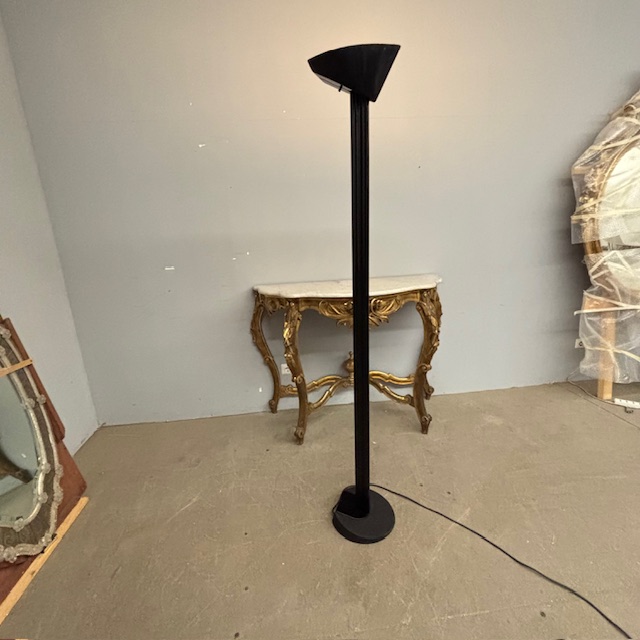 Lampada da terra Mod Otello di Bruno Gecchelin per Oluce anni 80 colore nero. Piantana design . H 190 - immagine 7