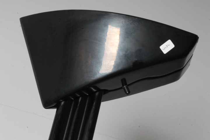 Lampada da terra Mod Otello di Bruno Gecchelin per Oluce anni 80 colore nero. Piantana design . H 190