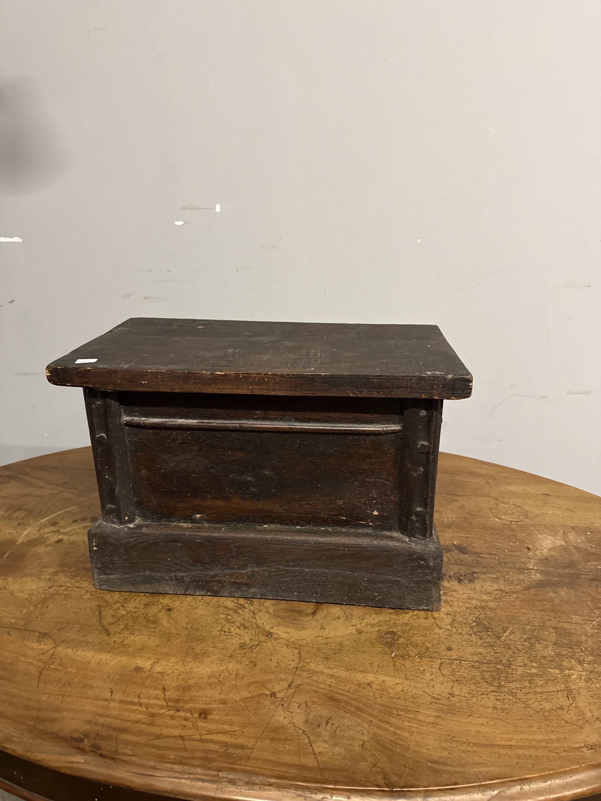 Antico piccolo baule portagioie in castagno, '900, 30x45x25cm - immagine 2