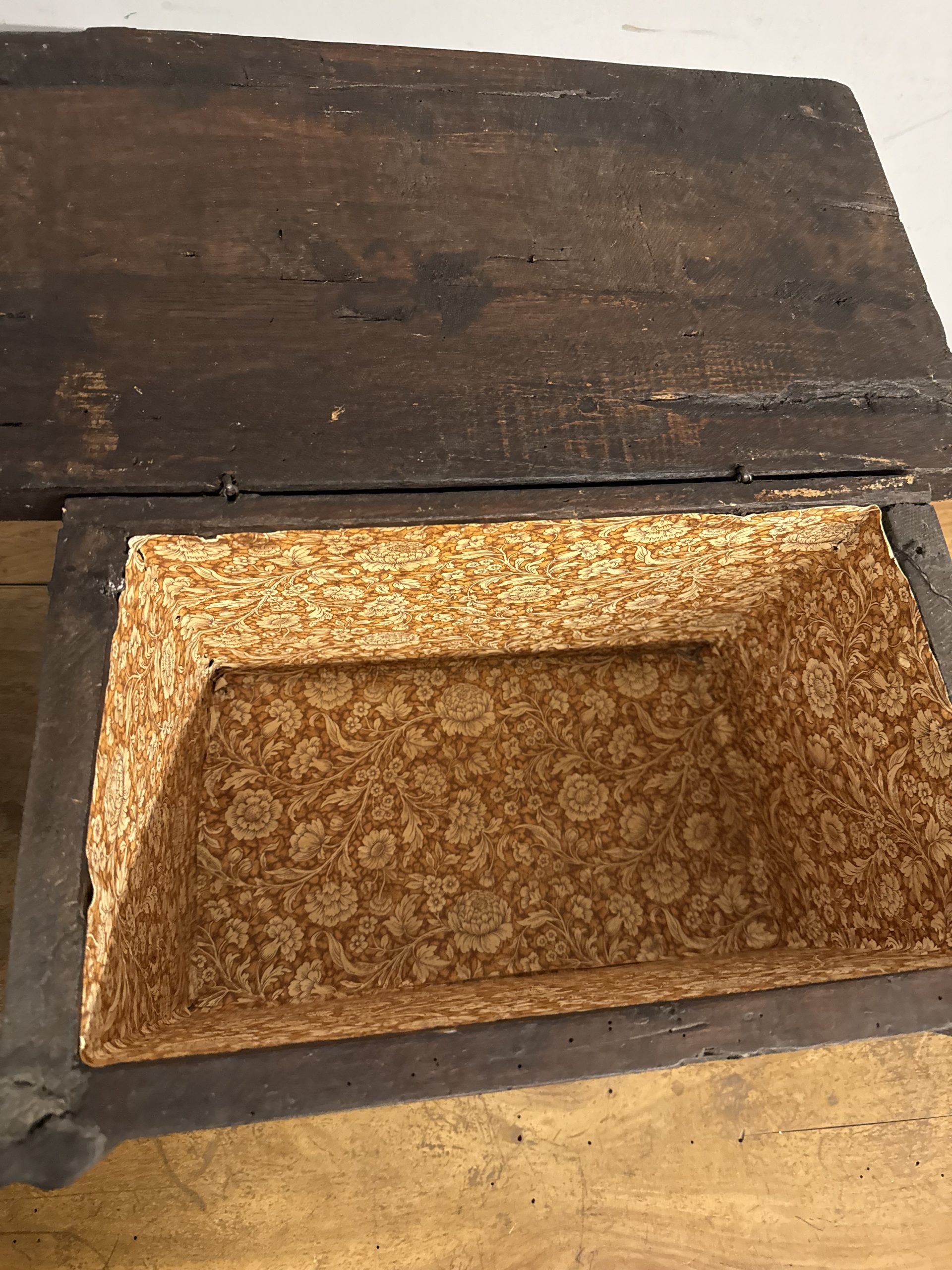 Antico piccolo baule portagioie in castagno, '900, 30x45x25cm - immagine 8