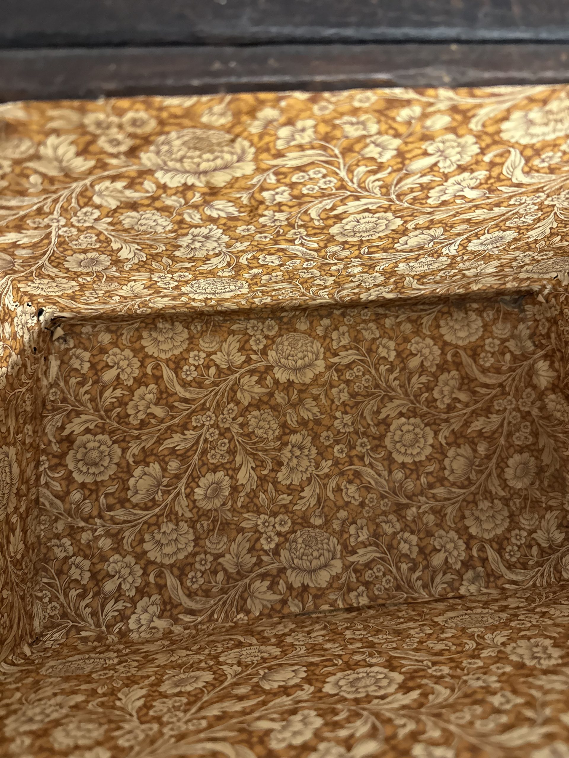 Antico piccolo baule portagioie in castagno, '900, 30x45x25cm - immagine 9