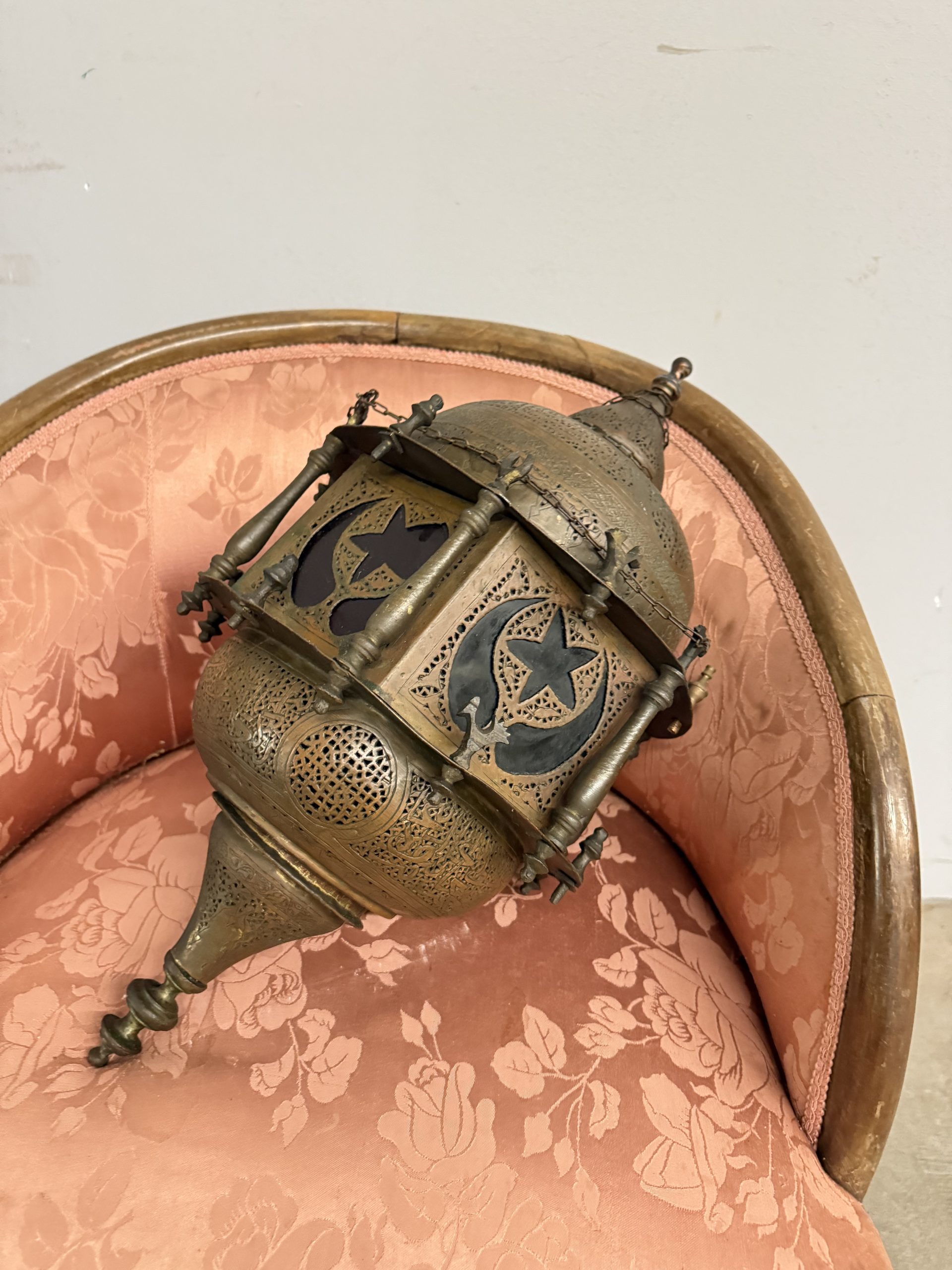 Antica lanterna marocchina 1920 in rame e vetri colorati, 55x30cm - immagine 17