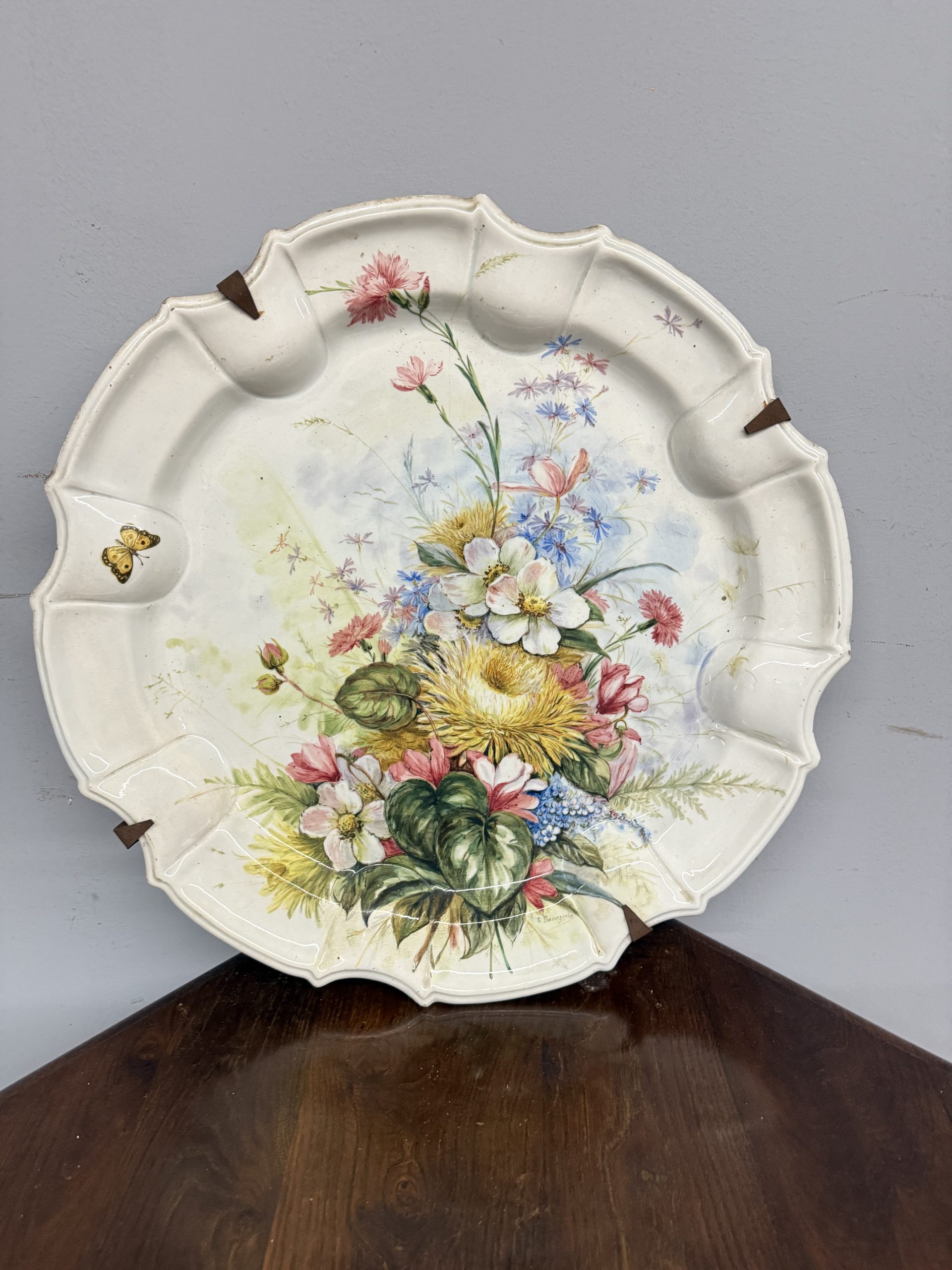 Antico grande piatto in maiolica floreale '800 Nove Bassano 60x5cm - immagine 10
