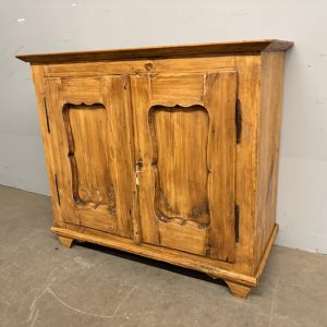 Antica credenza abete fine 800 legno chiaro restaurata . Misure ricercate . Mis 103 x 47, 50 . h 90