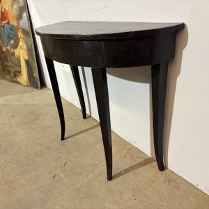 Alternative view of Antica Console /tavolinetto   mezzaluna Luigi XVI fine 700 laccata nera , Siena .Mis 89 x 34 . h 71