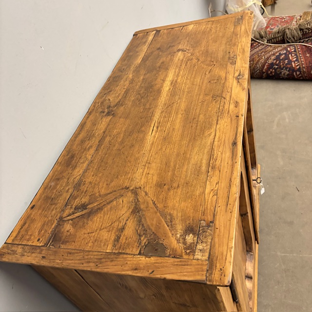 Antica credenza abete fine 800 legno chiaro restaurata . Misure ricercate . Mis 103 x 47, 50 . h 90 - immagine 7