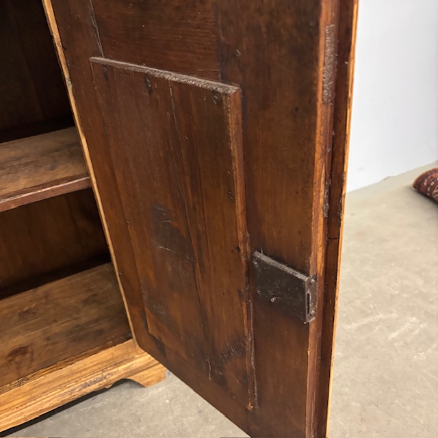 Antica credenza abete fine 800 legno chiaro restaurata . Misure ricercate . Mis 103 x 47, 50 . h 90 - immagine 9