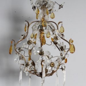 Antico Lampadario Liberty in pendenti e fiori di cristalli 1930 . Mis H cm 60diametro cm 30