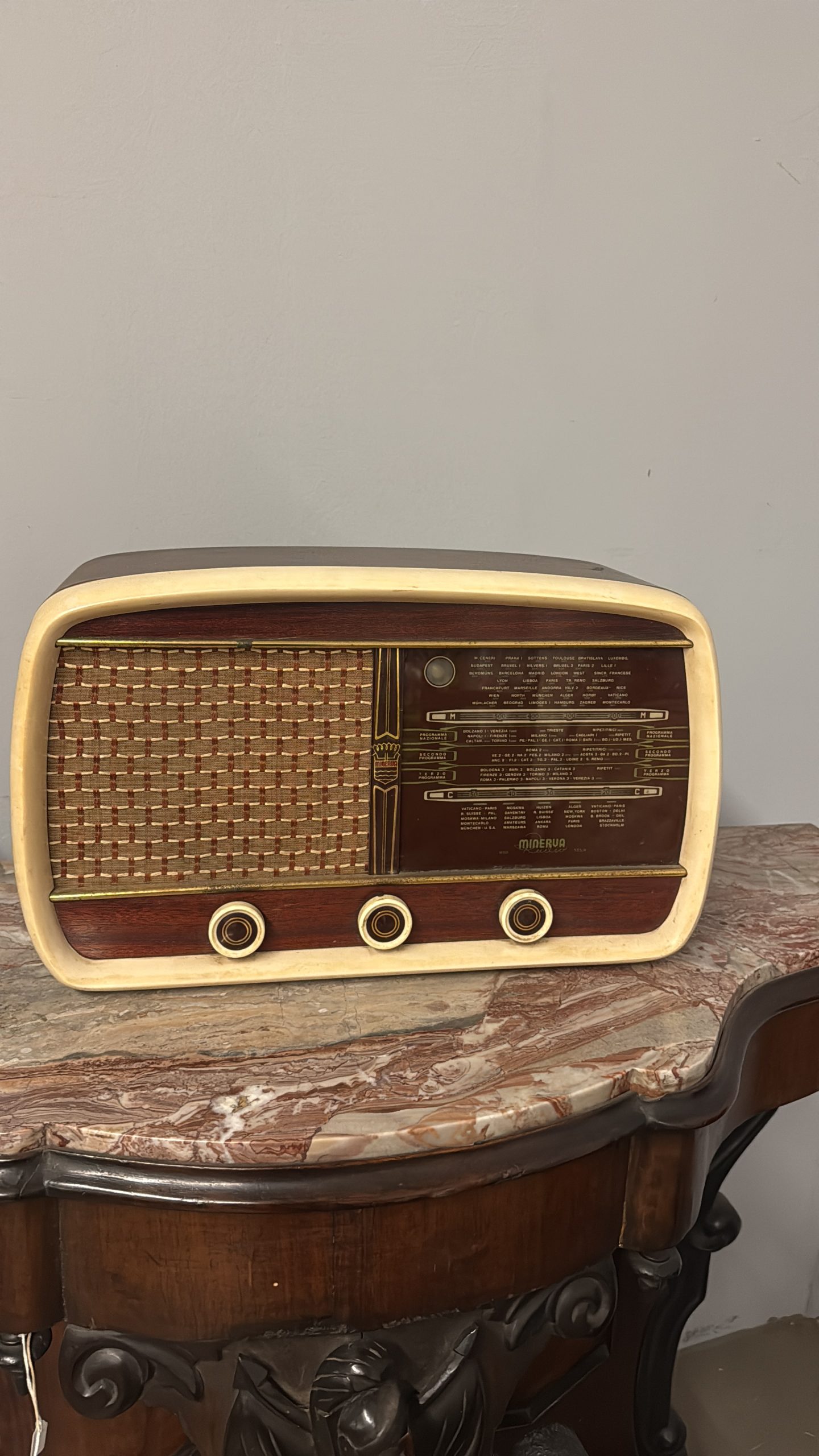 Antica radio a valvole, anni '50, 47x30x18cm Minerva - immagine 2