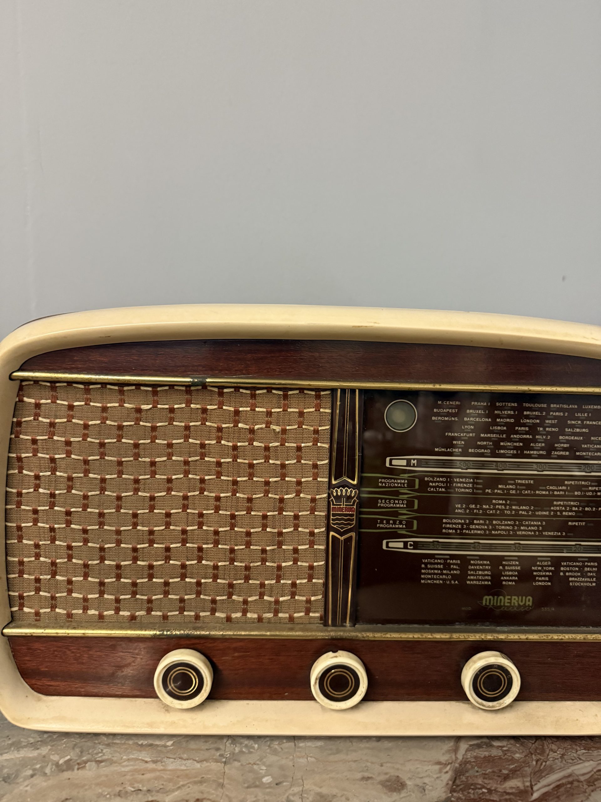 Antica radio a valvole, anni '50, 47x30x18cm Minerva - immagine 3