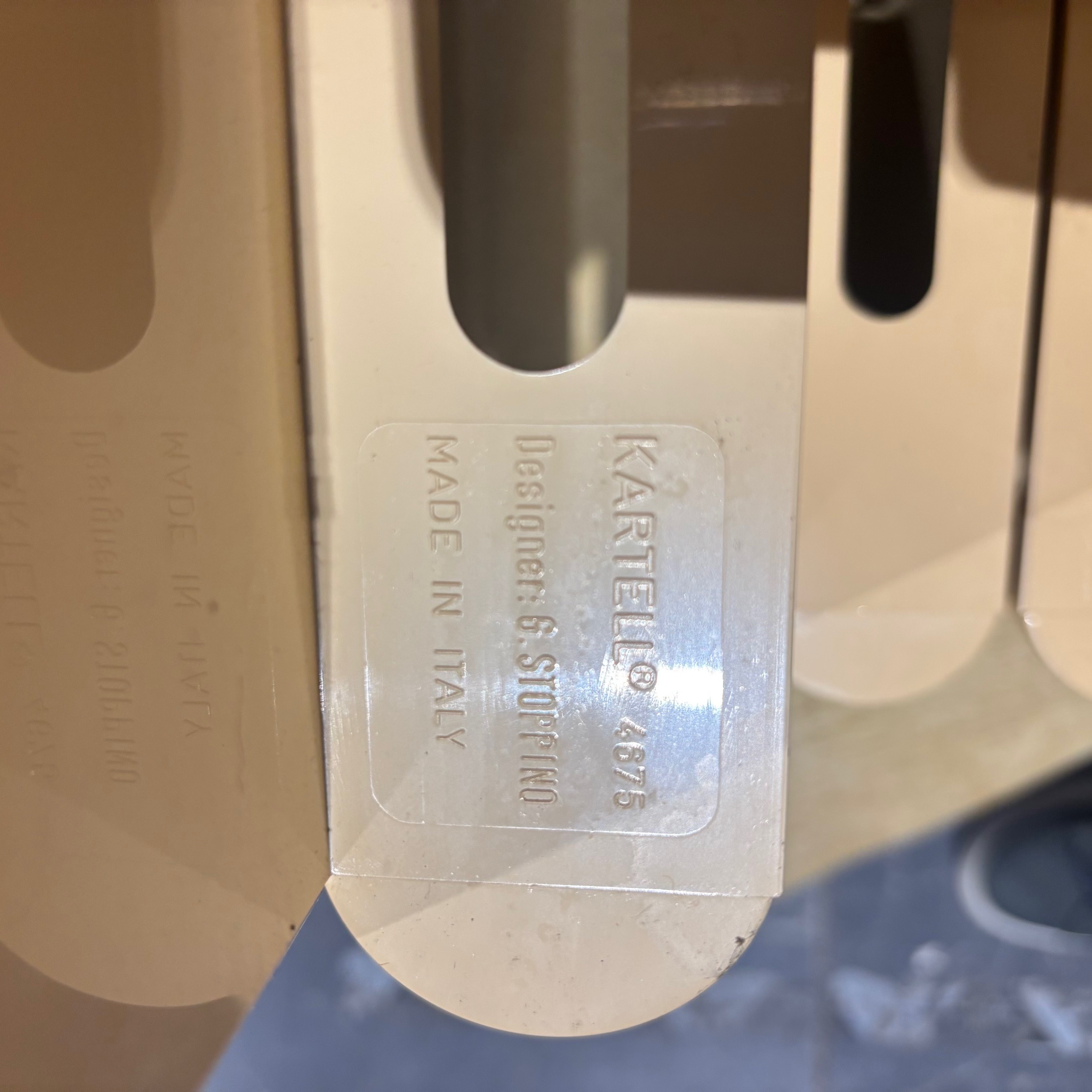 Portariviste Giotto Stoppino mod. 4676 in materiale plastico. KARTELL, anni '70 - immagine 7