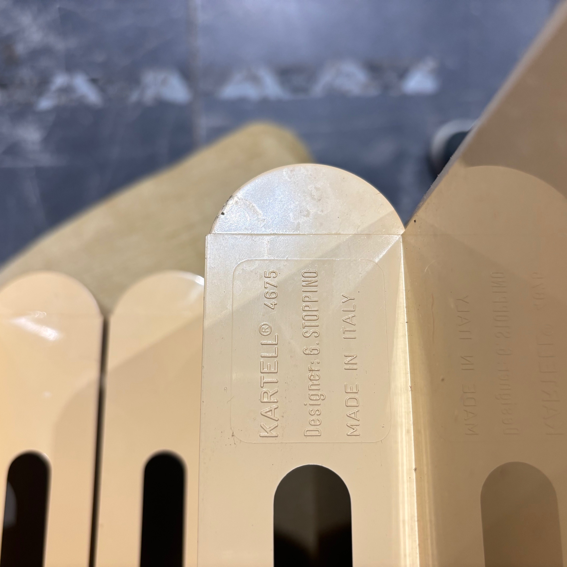 Portariviste Giotto Stoppino mod. 4676 in materiale plastico. KARTELL, anni '70 - immagine 6
