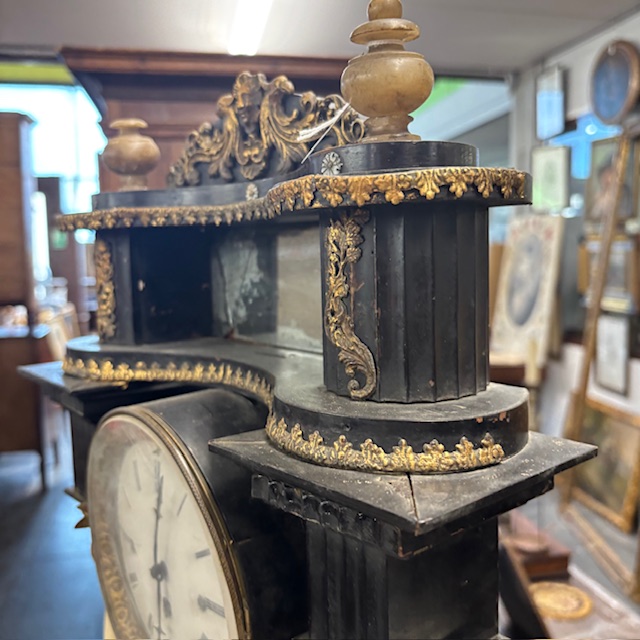 Antico orologio Impero primi 800 in legno laccato . colonne marmo .Mis : 36 x 15 . h 63 - immagine 8