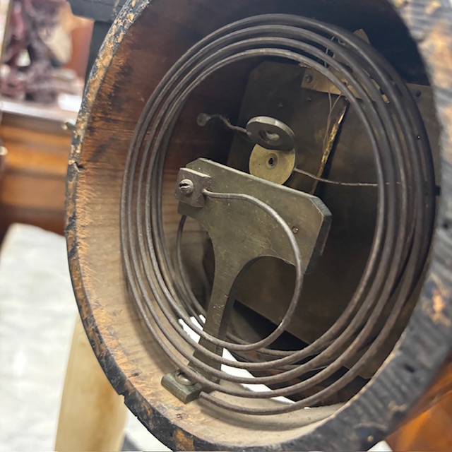 Antico orologio Impero primi 800 in legno laccato . colonne marmo .Mis : 36 x 15 . h 63 - immagine 15