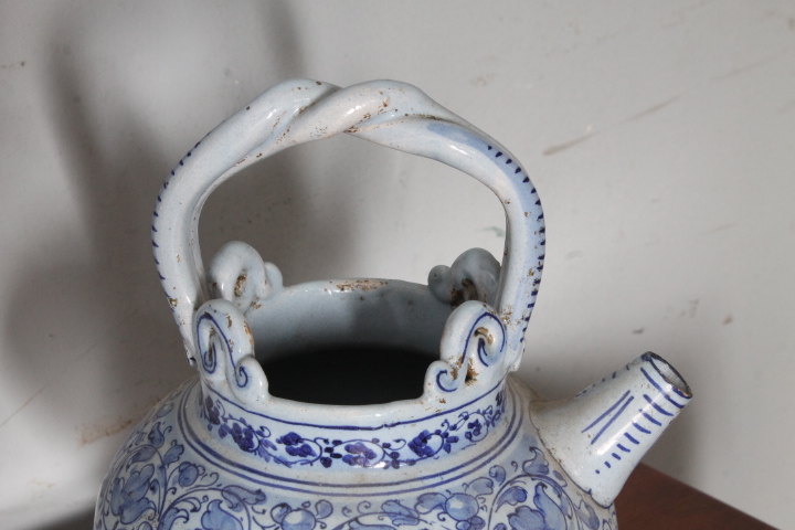 Antico Versatoio da farmacia in maiolica XVIII sec . Mis H 28 L 20 - immagine 3