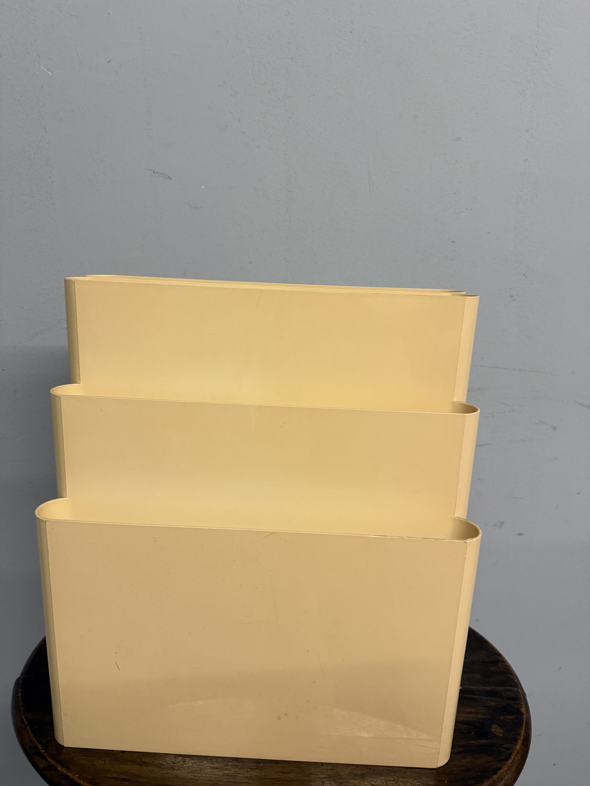 Portariviste Giotto Stoppino mod. 4676 in materiale plastico. KARTELL, anni '70 - immagine 2