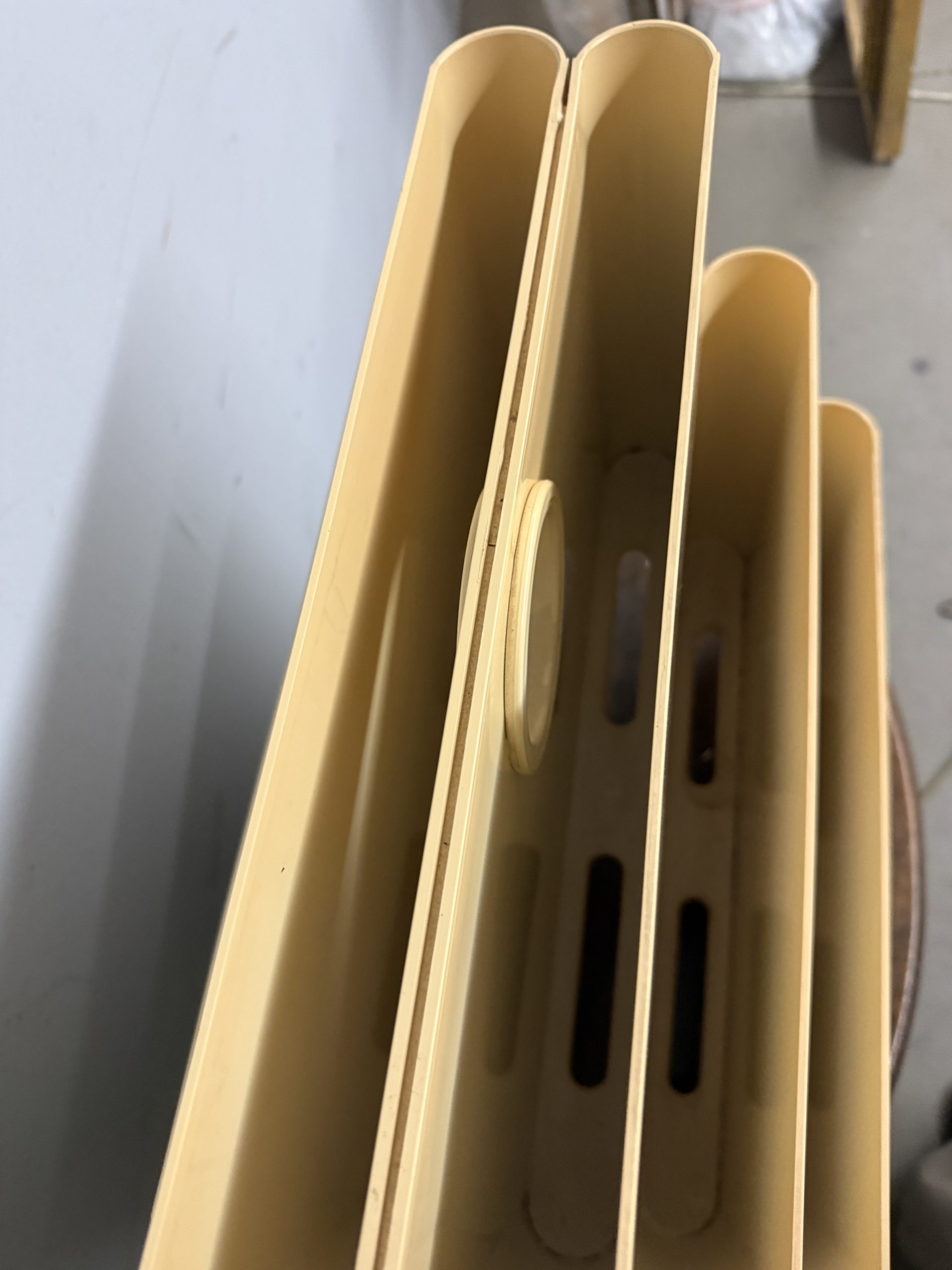 Portariviste Giotto Stoppino mod. 4676 in materiale plastico. KARTELL, anni '70 - immagine 5