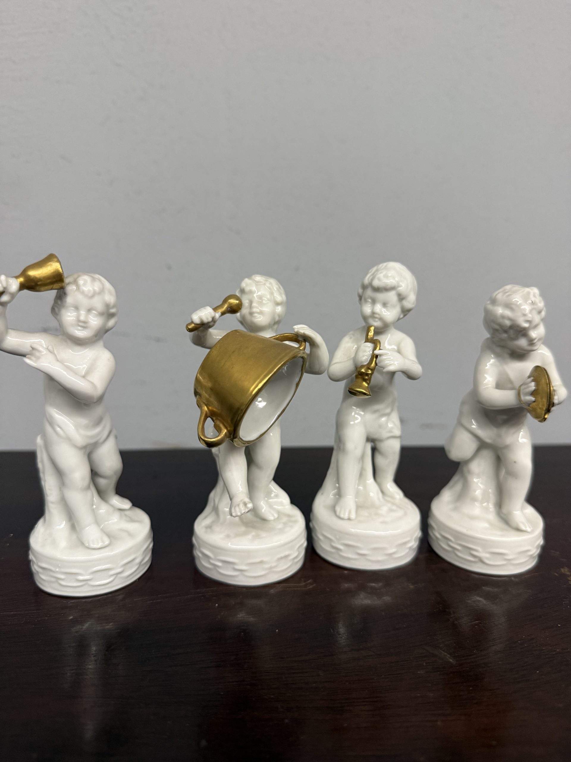 Gruppo N 4 musicisti in porcellana, Napoli, Capodimonte, XX sec, 12x4cm