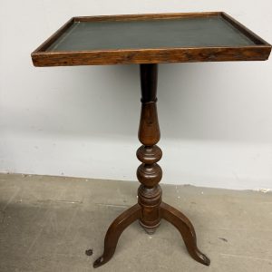 Antico tavolinetto in noce a vassoio, XIX sec, in pelle, 74x40x31cm