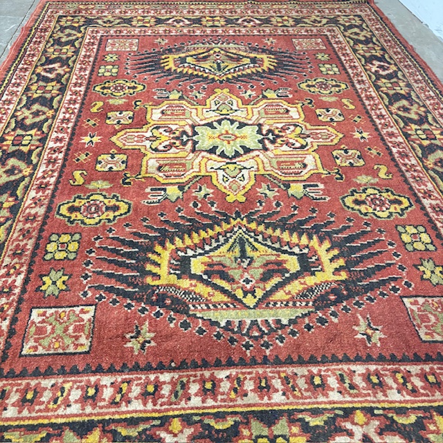 Tappeto Vintage anni 70 lana fondo rosso . motivi geometrici Mis 207 x cm 140