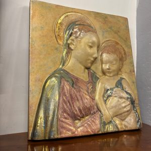 Placca maiolica lustro oro Vergine con Bambino manifattura Gatti Faenza anni 1950 . Mis cm 44,50 x 40