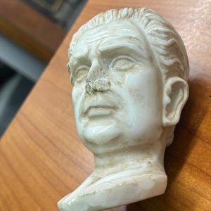 Alternative view of Antica scultura in marmo di imperatore XIX sec, 10x8cm