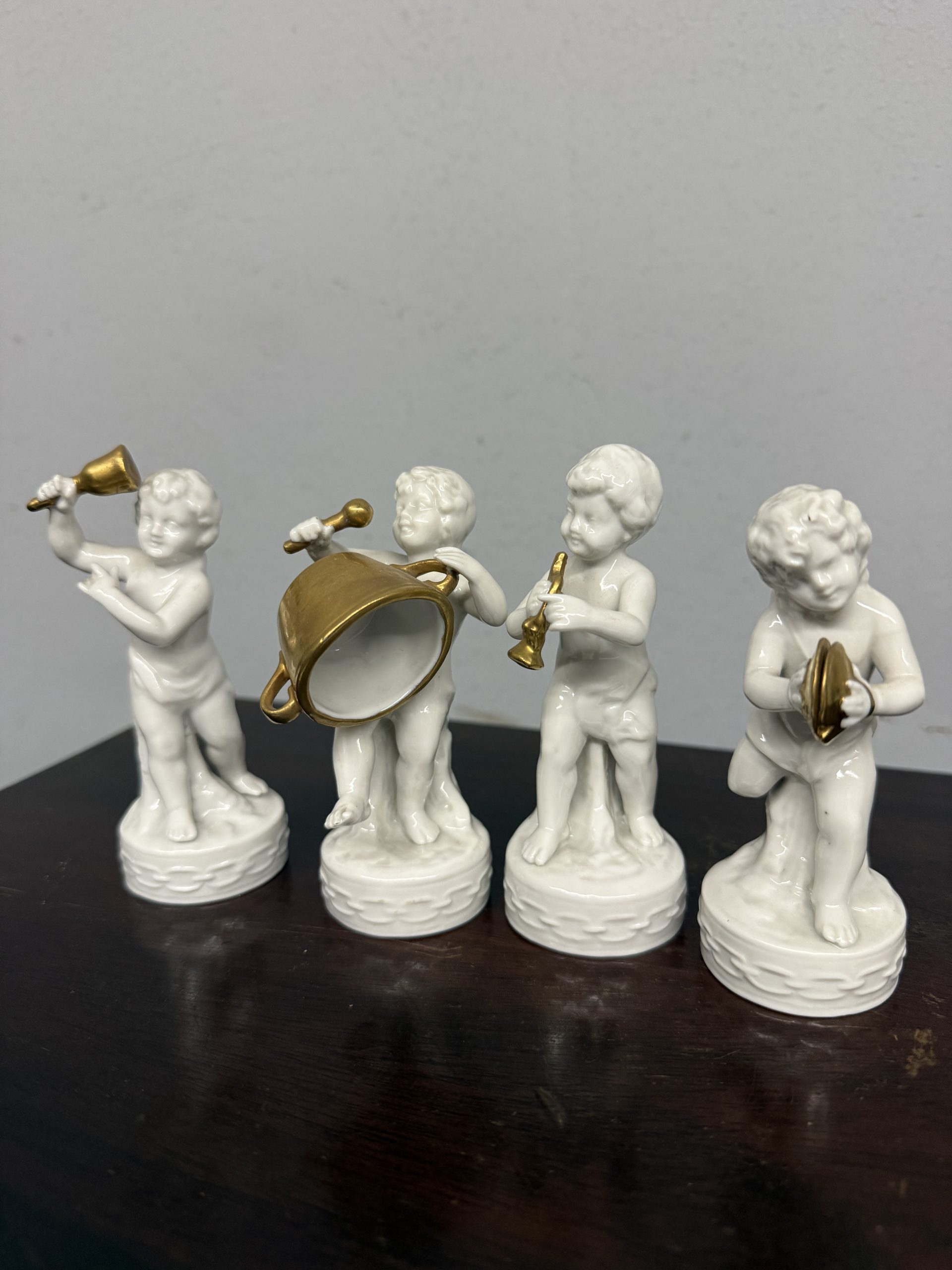 Gruppo N 4 musicisti in porcellana, Napoli, Capodimonte, XX sec, 12x4cm - immagine 2