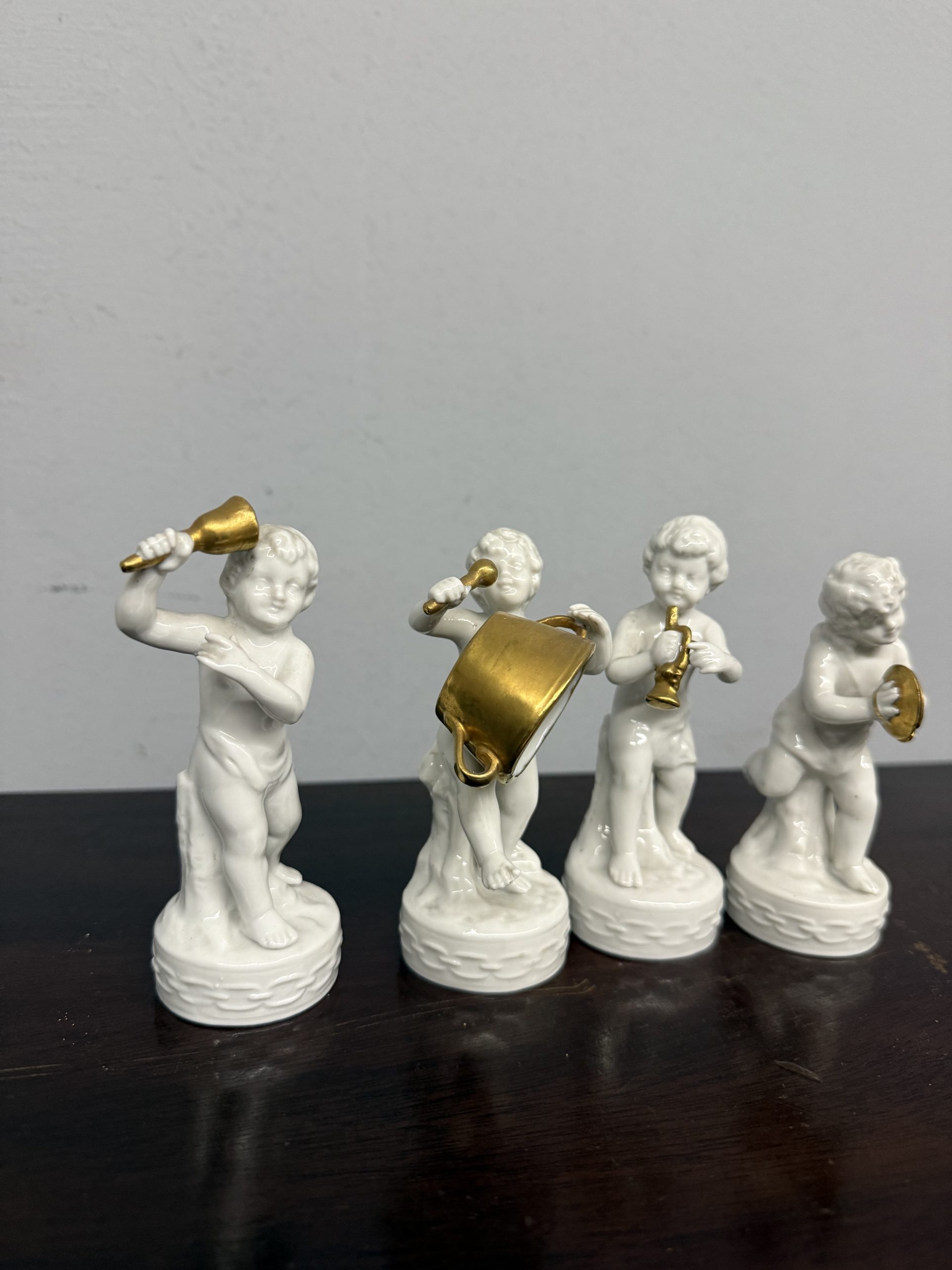 Gruppo N 4 musicisti in porcellana, Napoli, Capodimonte, XX sec, 12x4cm - immagine 3