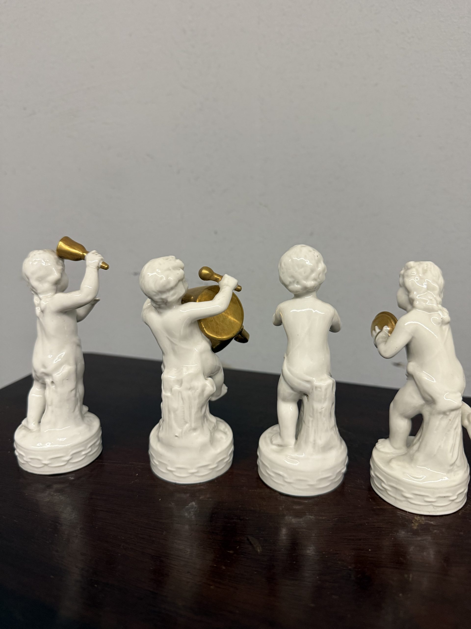 Gruppo N 4 musicisti in porcellana, Napoli, Capodimonte, XX sec, 12x4cm - immagine 4